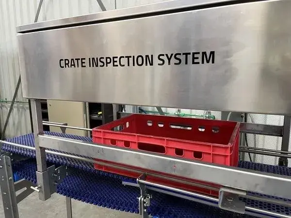 Visuele inspectie van kratten in een Elpress krattenwasser