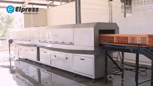 Live bird crate washer
