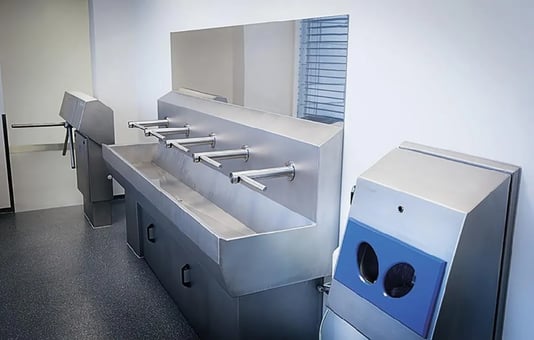 Reinigungsrinnen mit Händetrockner