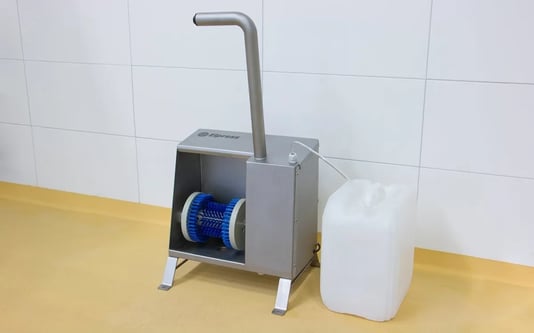 Czyszczenie podeszw i boków obuwia