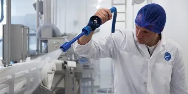 W tym filmie referencyjnym można zobaczyć scentralizowany system czyszczenia Visscher Seafood. 