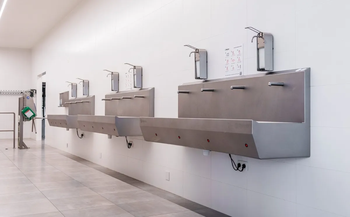 Wash basin with soap dispenser